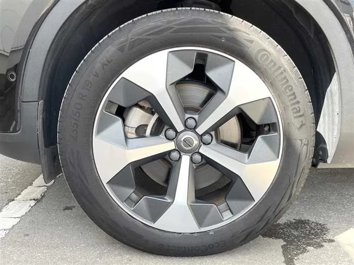 Volvo XC40 2023 — миниатюра 3