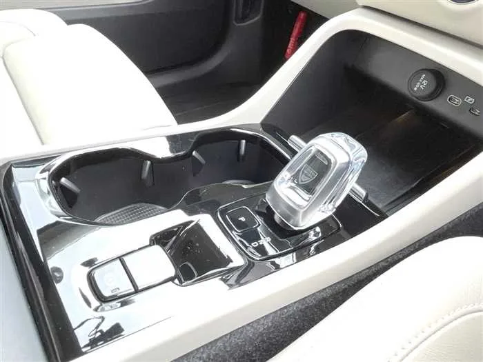 Volvo XC40 2023 — миниатюра 3