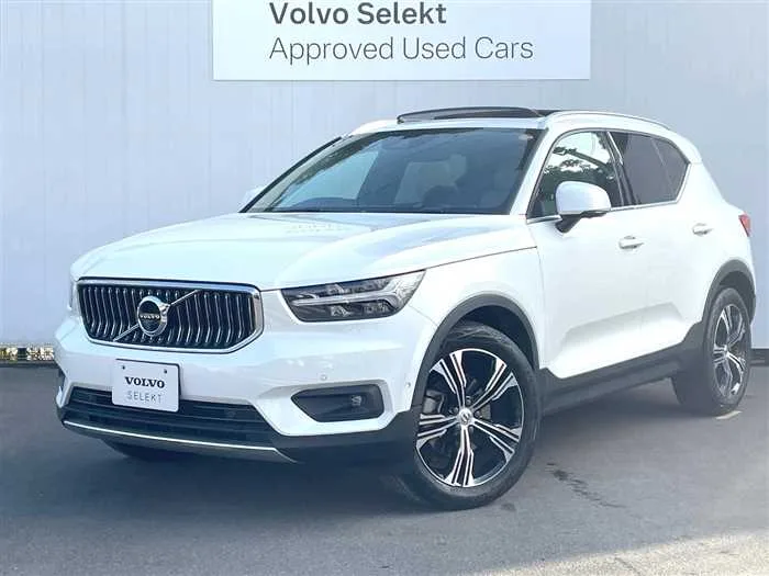 Volvo XC40 2022 — фото 1, купить с доставкой в Москву