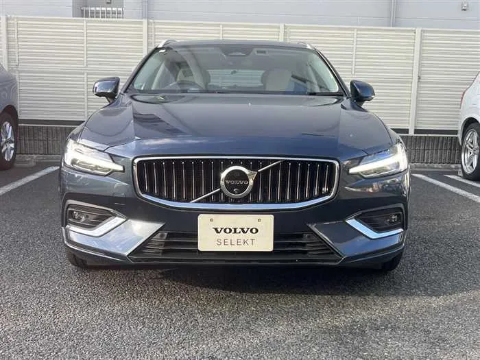 Volvo V60 2023 — миниатюра 2