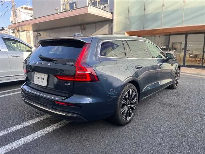 Volvo V60 2023 — миниатюра 5