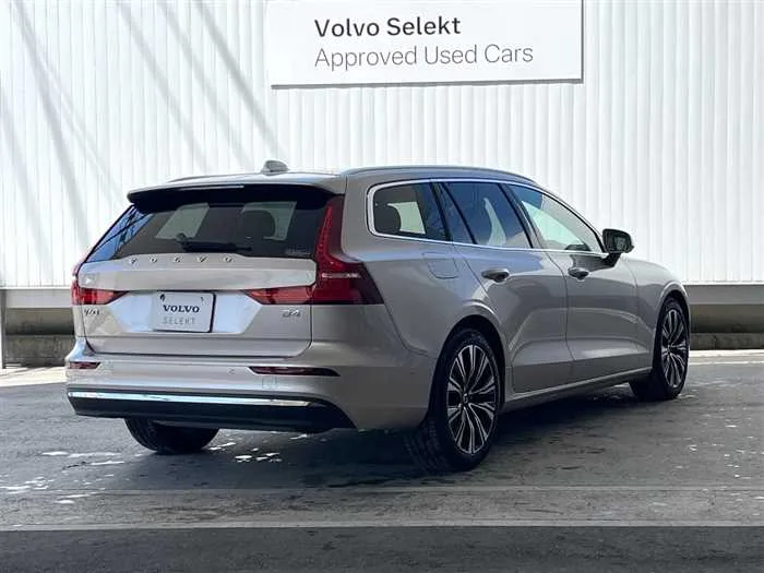 Volvo V60 2023 — миниатюра 3