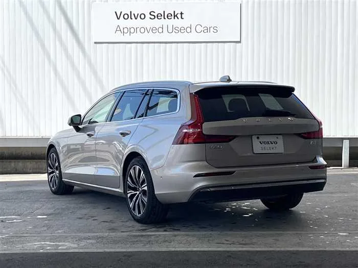 Volvo V60 2023 — миниатюра 5