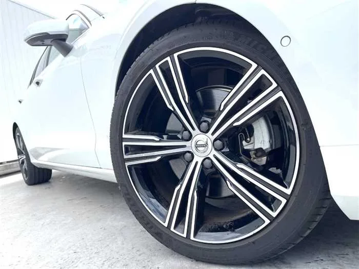 Volvo V60 2022 — миниатюра 2