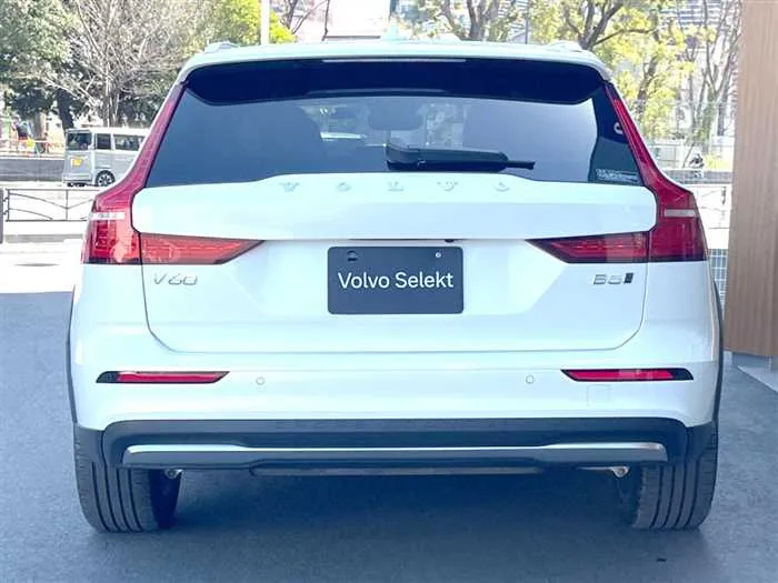 Volvo V60 2023 — миниатюра 3
