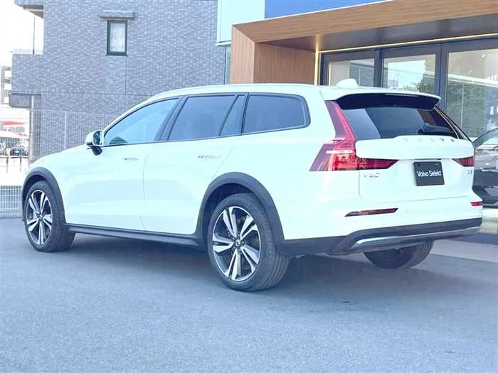 Volvo V60 2023 — миниатюра 5