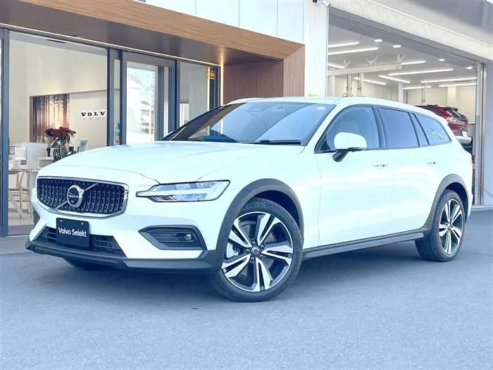 Volvo V60 2023 — фото 1, купить с доставкой в Москву