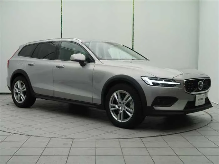 Volvo V60 2023 — миниатюра 2