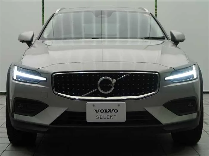 Volvo V60 2023 — миниатюра 4