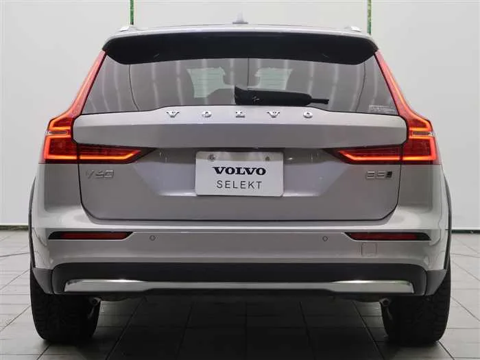 Volvo V60 2023 — миниатюра 5