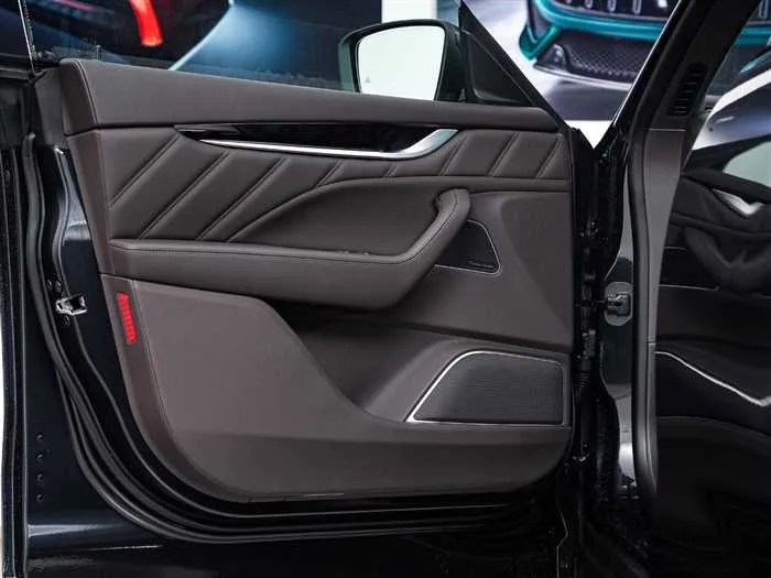 Maserati Levante 2023 — миниатюра 5