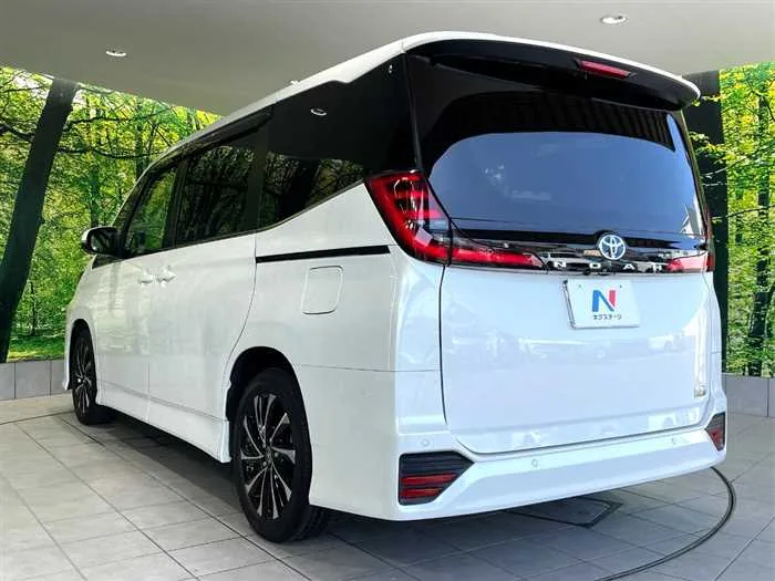 Toyota Noah 2022 — миниатюра 3