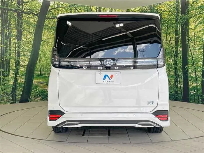 Toyota Voxy 2023 — миниатюра 5