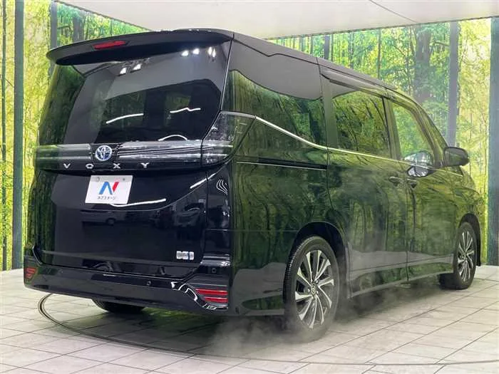 Toyota Voxy 2023 — миниатюра 3