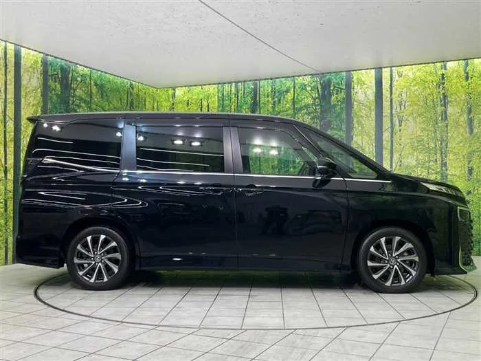 Toyota Voxy 2023 — миниатюра 5
