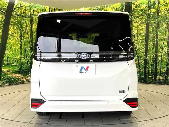 Toyota Voxy 2023 — миниатюра 3