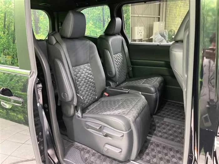 Toyota Voxy 2024 — миниатюра 5
