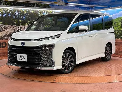 Toyota Voxy 2025 купить в Москве