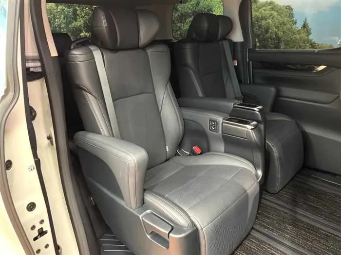 Toyota Alphard 2022 — миниатюра 3