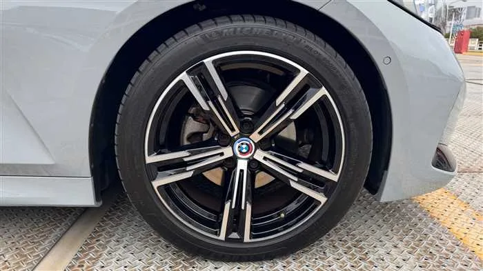 BMW 3 Series 320d xDrive M 2023 — миниатюра 5