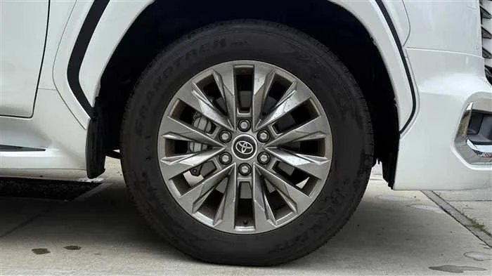 Toyota Land Cruiser ZX 2025 — миниатюра 5