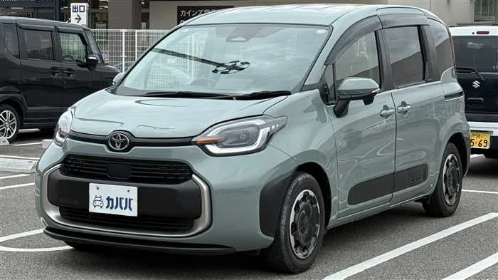 Toyota Sienta Z 2022 — фото 1, купить с доставкой в Москву
