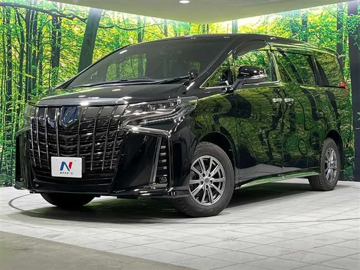 Toyota Alphard Hybrid 2022 — фото 1, купить с доставкой в Москву