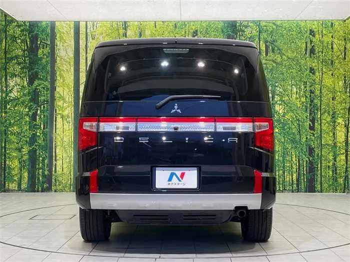 Mitsubishi Delica D:5 2024 — миниатюра 3