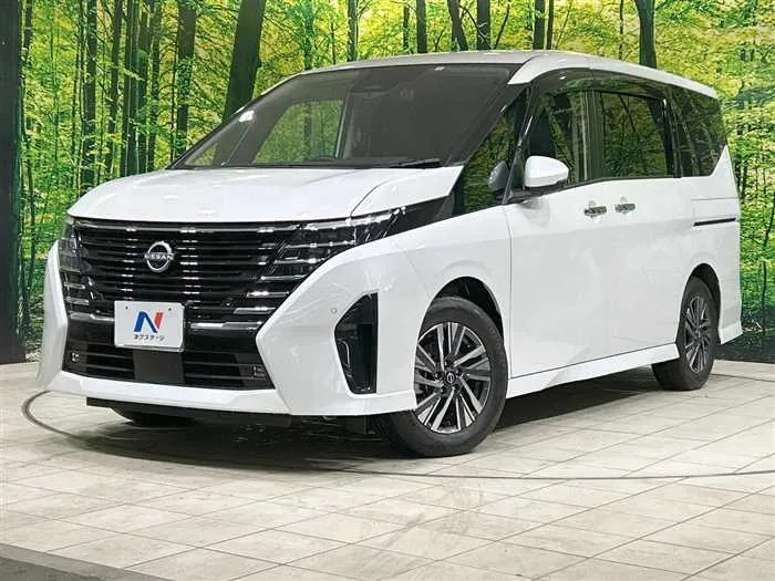 Nissan Serena 2023 — фото 1, купить с доставкой в Москву