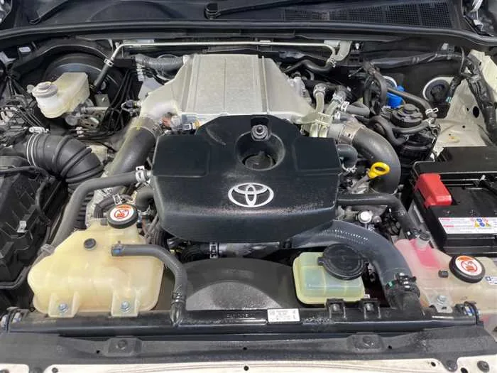 Toyota Hilux 2022 — миниатюра 2