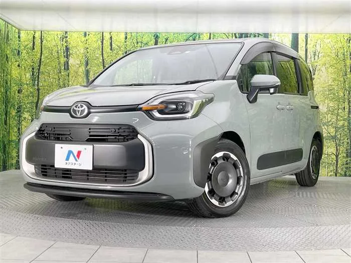 Toyota Sienta 2023 — фото 1, купить с доставкой в Москву