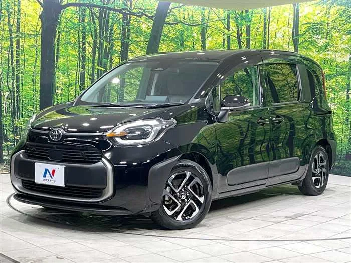 Toyota Sienta 2023 — фото 1, купить с доставкой в Москву