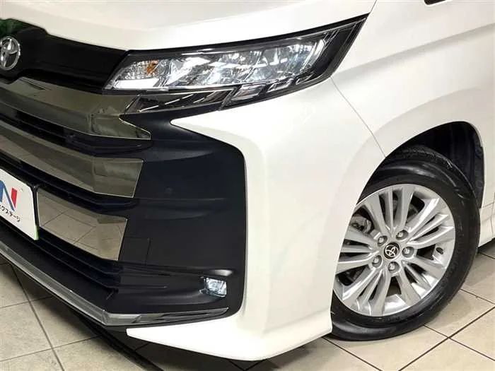 Toyota Noah 2022 — миниатюра 2