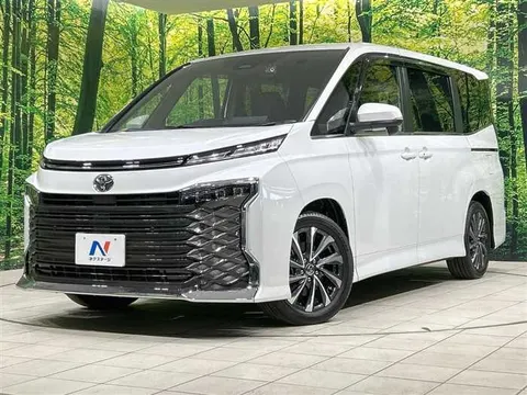 Toyota Voxy 2026 купить в Москве