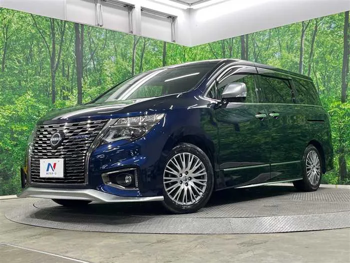 Nissan Elgrand 2023 — фото 1, купить с доставкой в Москву