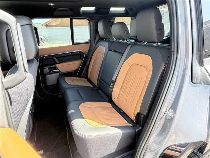 Land Rover Defender 2022 — миниатюра 3