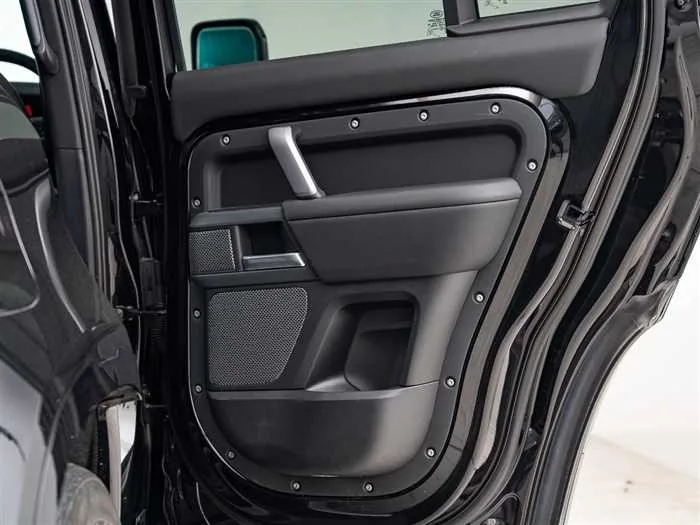 Land Rover Defender 2023 — миниатюра 4