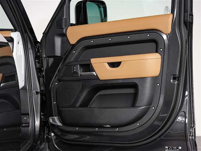 Land Rover Defender 2025 — миниатюра 3