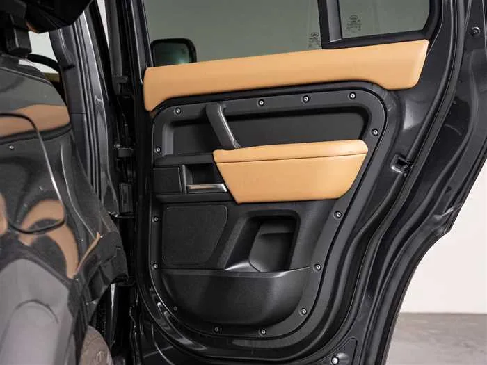 Land Rover Defender 2025 — миниатюра 5
