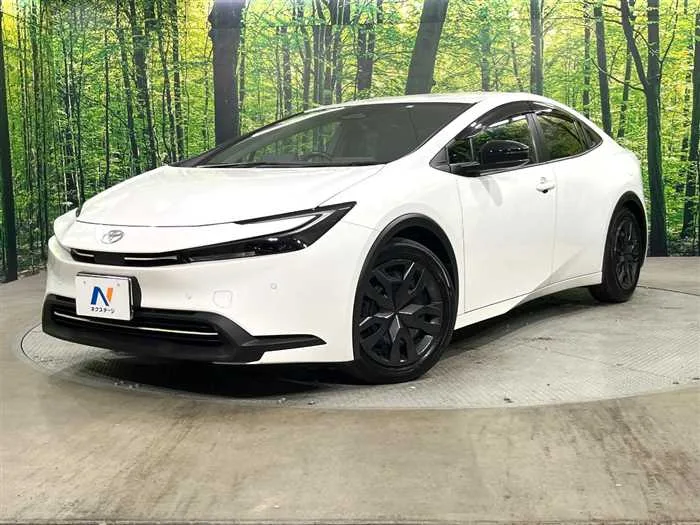 Toyota Prius 2023 — фото 1, купить с доставкой в Москву