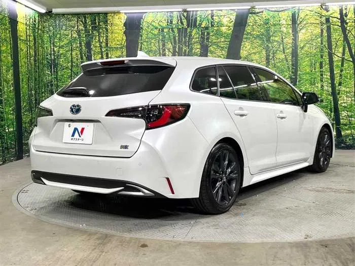 Toyota Corolla Sedan 2024 — миниатюра 3