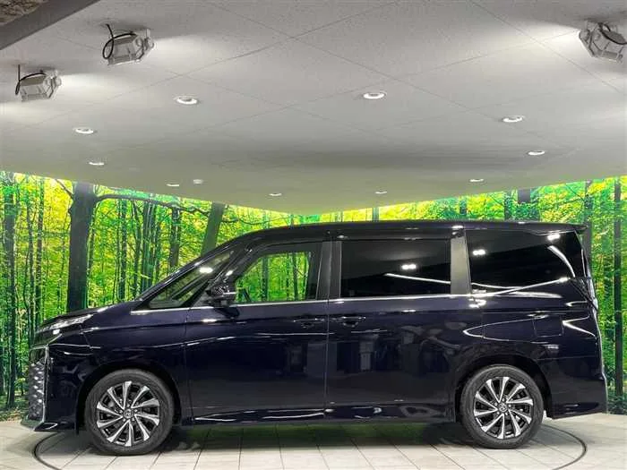 Toyota Voxy 2023 — миниатюра 3