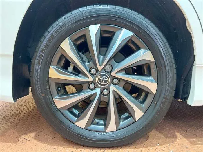 Toyota Voxy 2023 — миниатюра 3