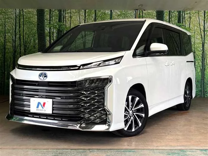 Toyota Voxy 2024 — миниатюра 2