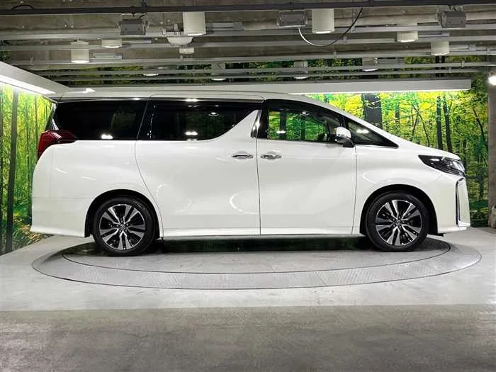 Toyota Alphard 2023 — миниатюра 3