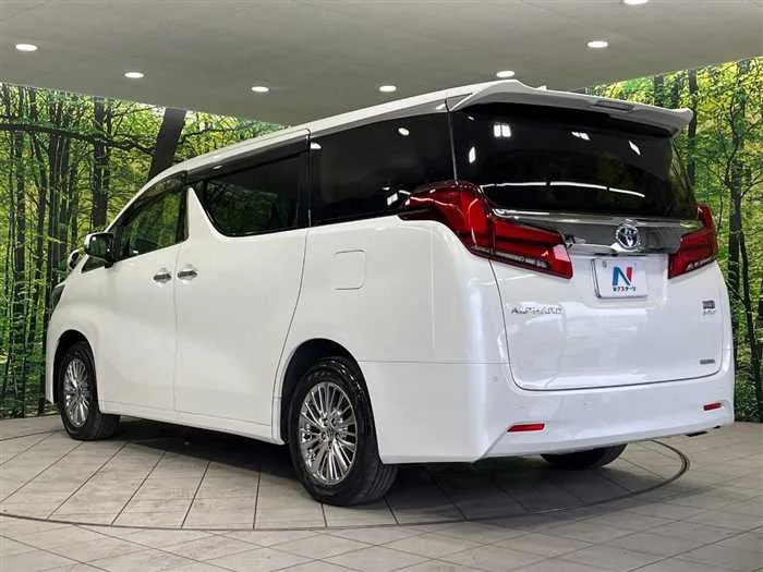 Toyota Alphard Hybrid 2023 — миниатюра 3