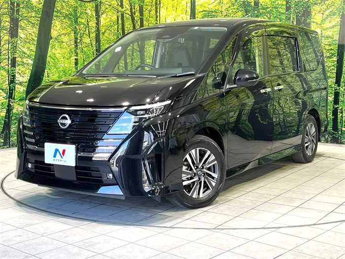 Nissan Serena 2023 — фото 1, купить с доставкой в Москву