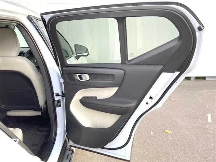 Volvo XC40 2025 — миниатюра 2