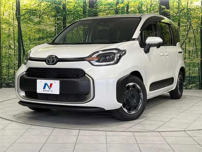 Toyota Sienta 2023 — фото 1, купить с доставкой в Москву