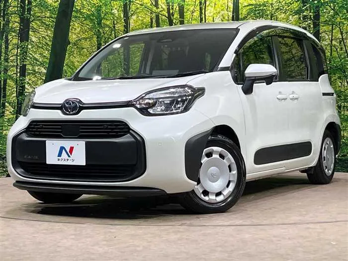 Toyota Sienta 2023 — фото 1, купить с доставкой в Москву